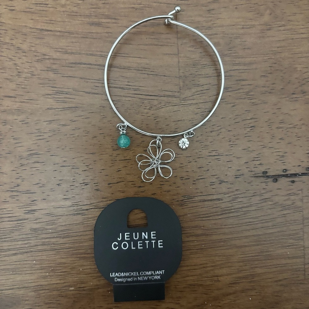 Jeune Colette NWT Silver Tone Charm Bangle Bracelet Flower Crystal